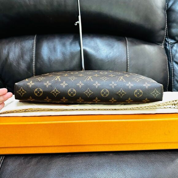 Louis Vuitton Carry It Tote - Picture 9 of 15